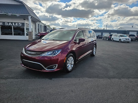 2017 Chrysler Pacifica Touring-L Van