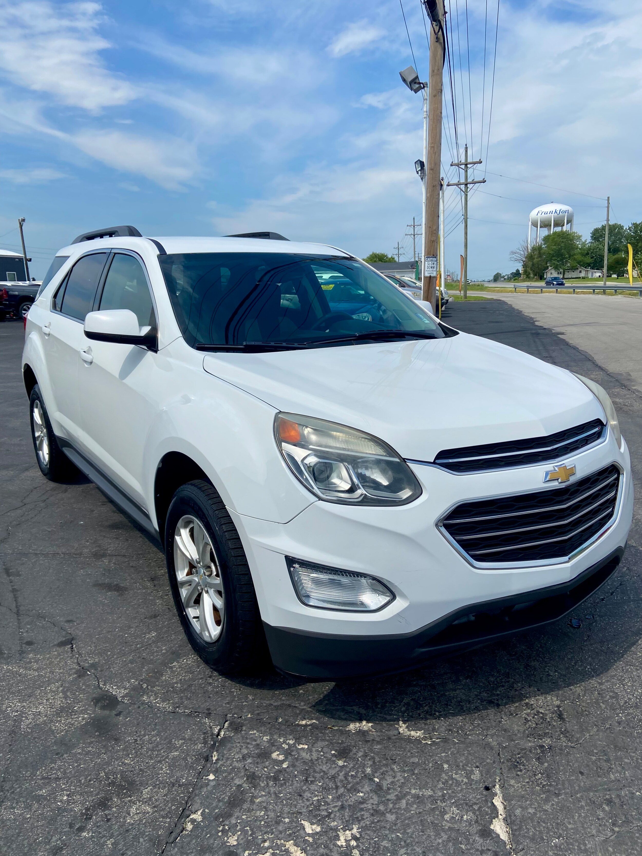 2017 Chevrolet Equinox LT photo 2