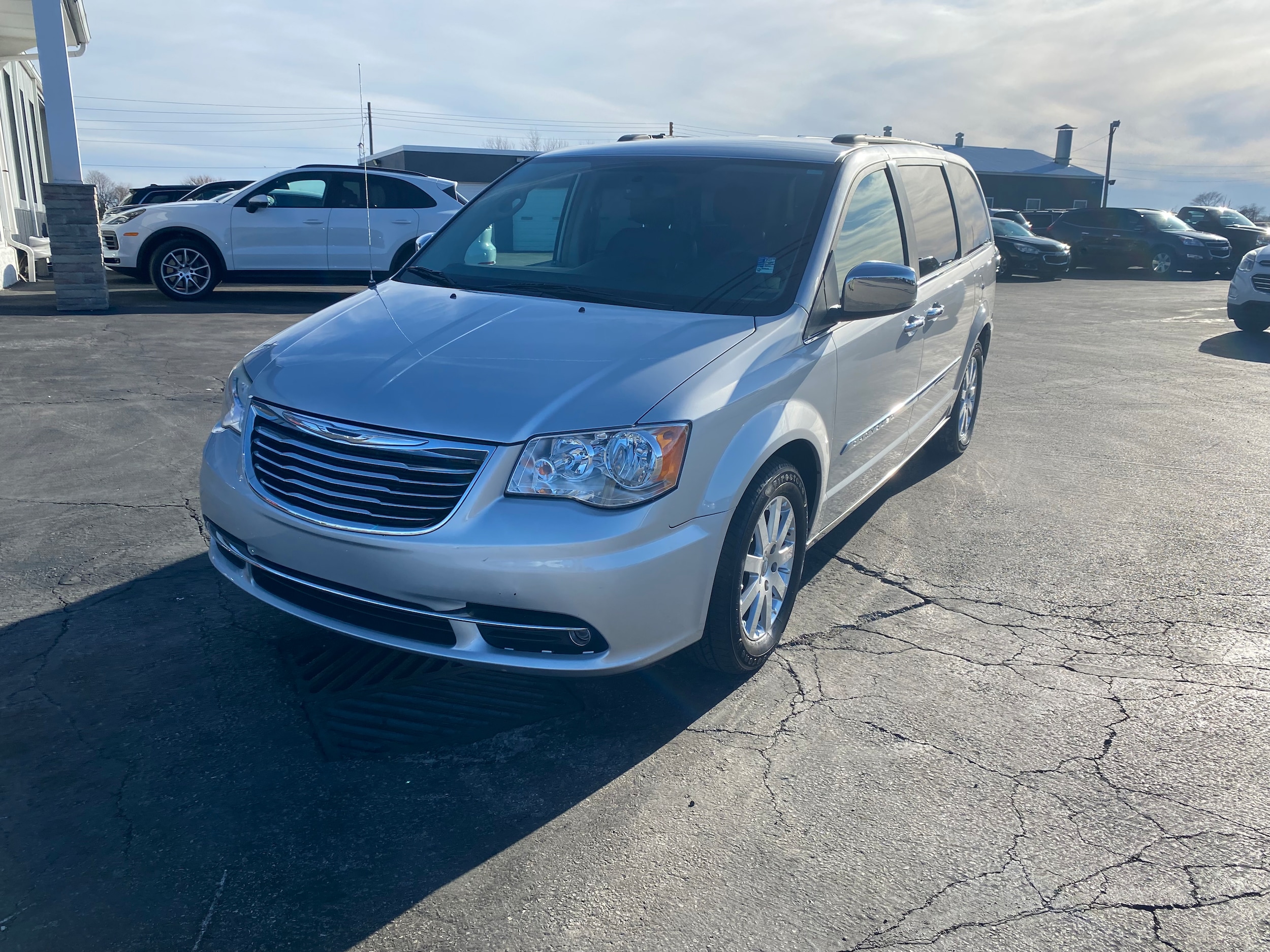 2011 Chrysler Town & Country Touring-L's photo