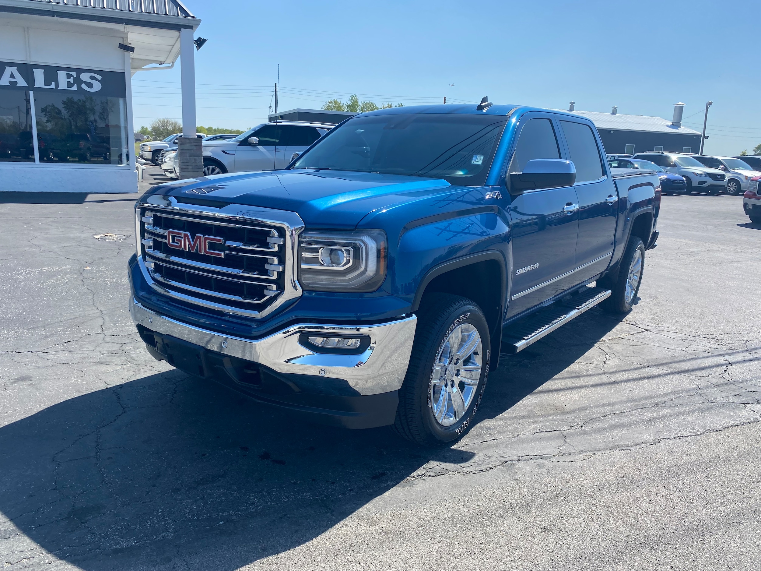 2018 GMC Sierra 4WD Crew Cab Short Box SLT's photo