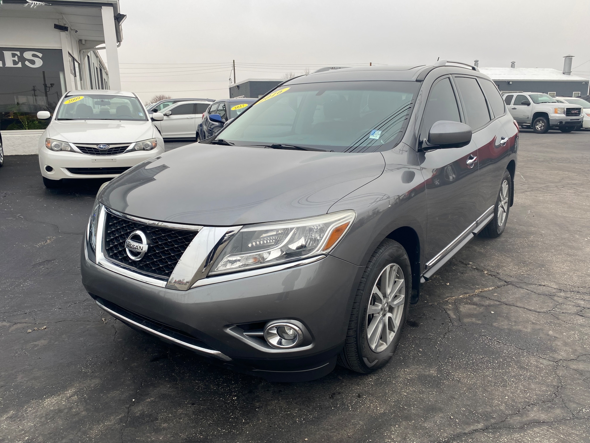 2016 Nissan Pathfinder SL's photo