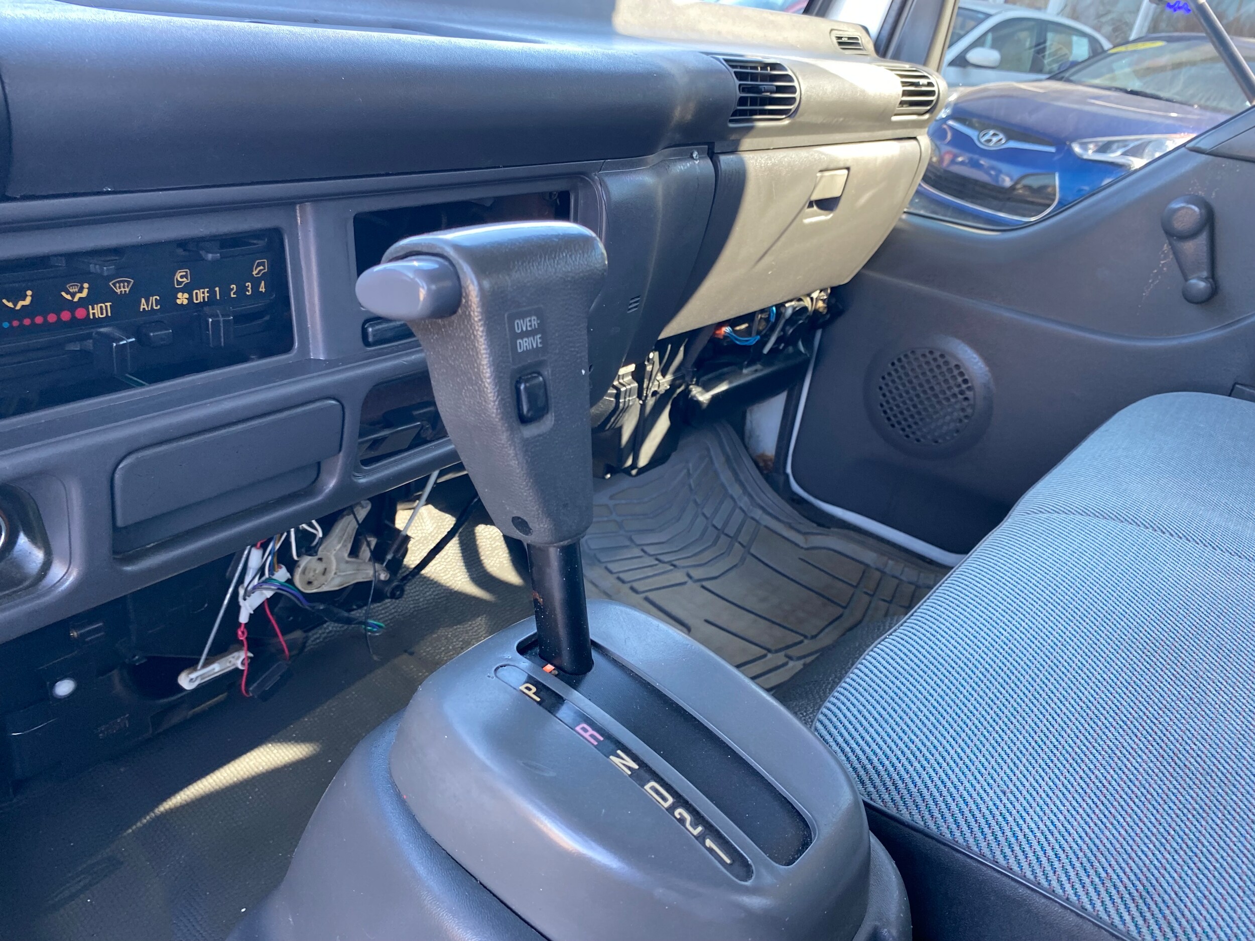 2000 Isuzu NPR - Photo 14