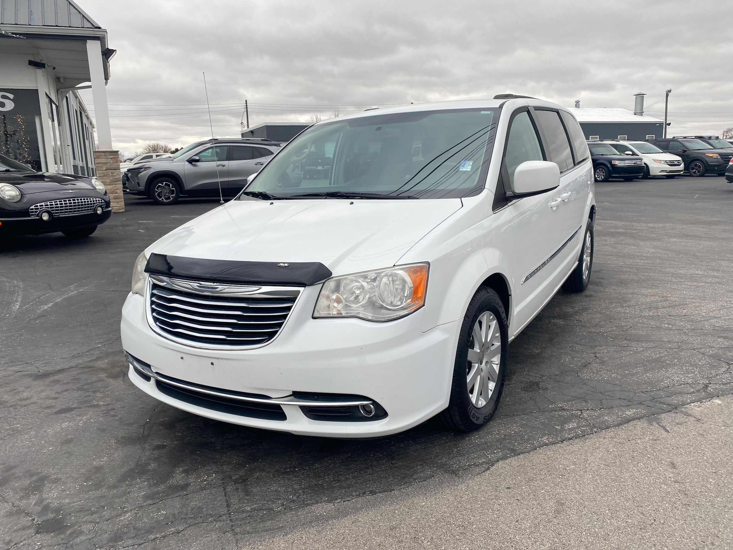 2014 Chrysler Town & Country Touring's photo