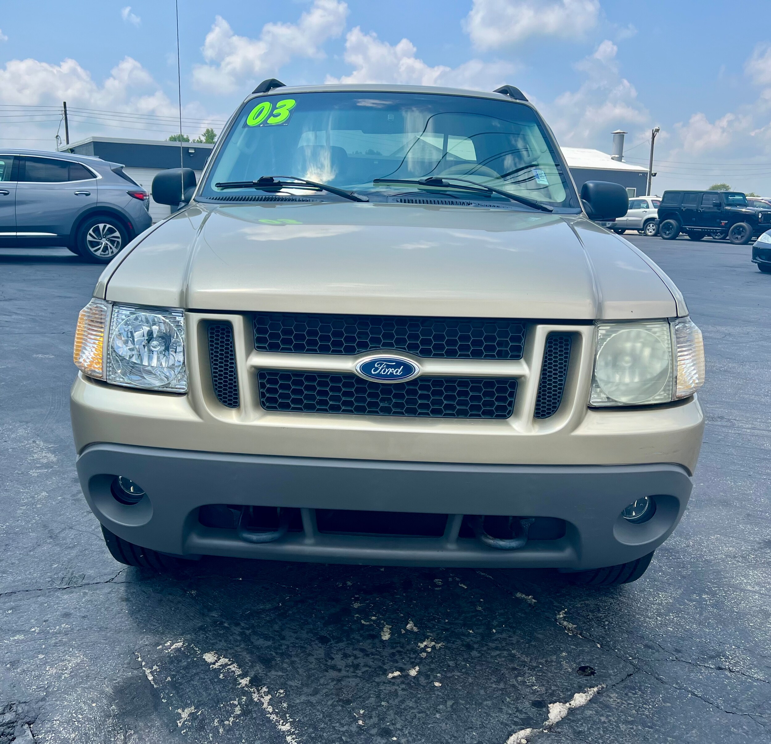 2003 Ford Explorer Sport Trac XLT photo 2