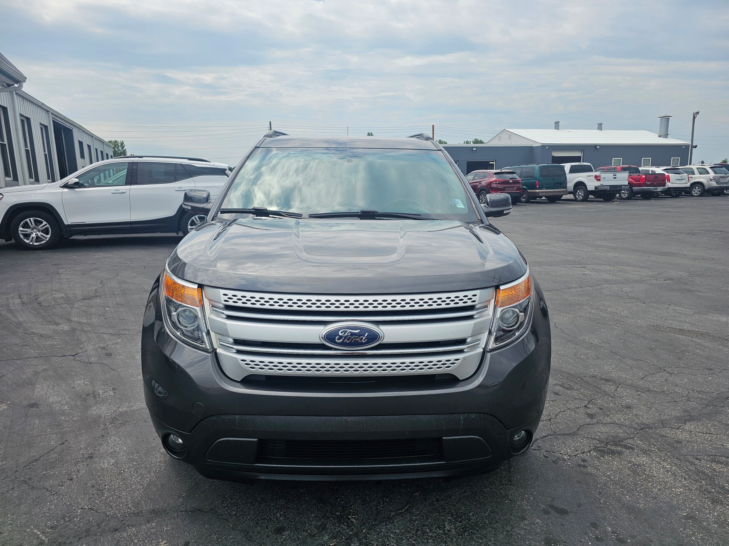 2015 Ford Explorer XLT photo 2