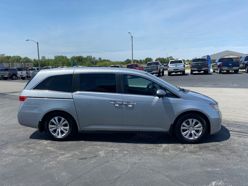Used 2016 Honda Odyssey SE Van Passenger Van