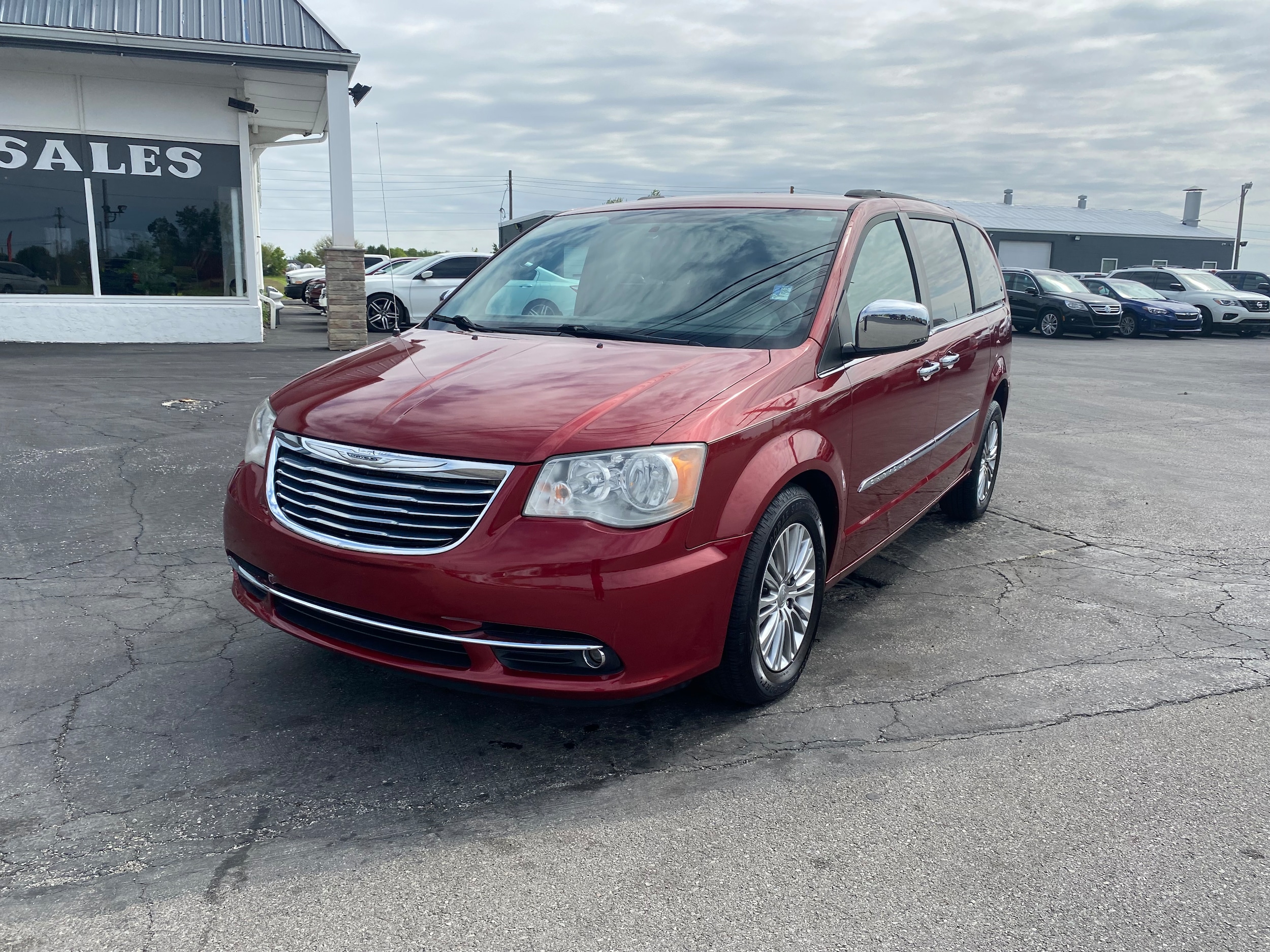 2013 Chrysler Town & Country Touring-L's photo