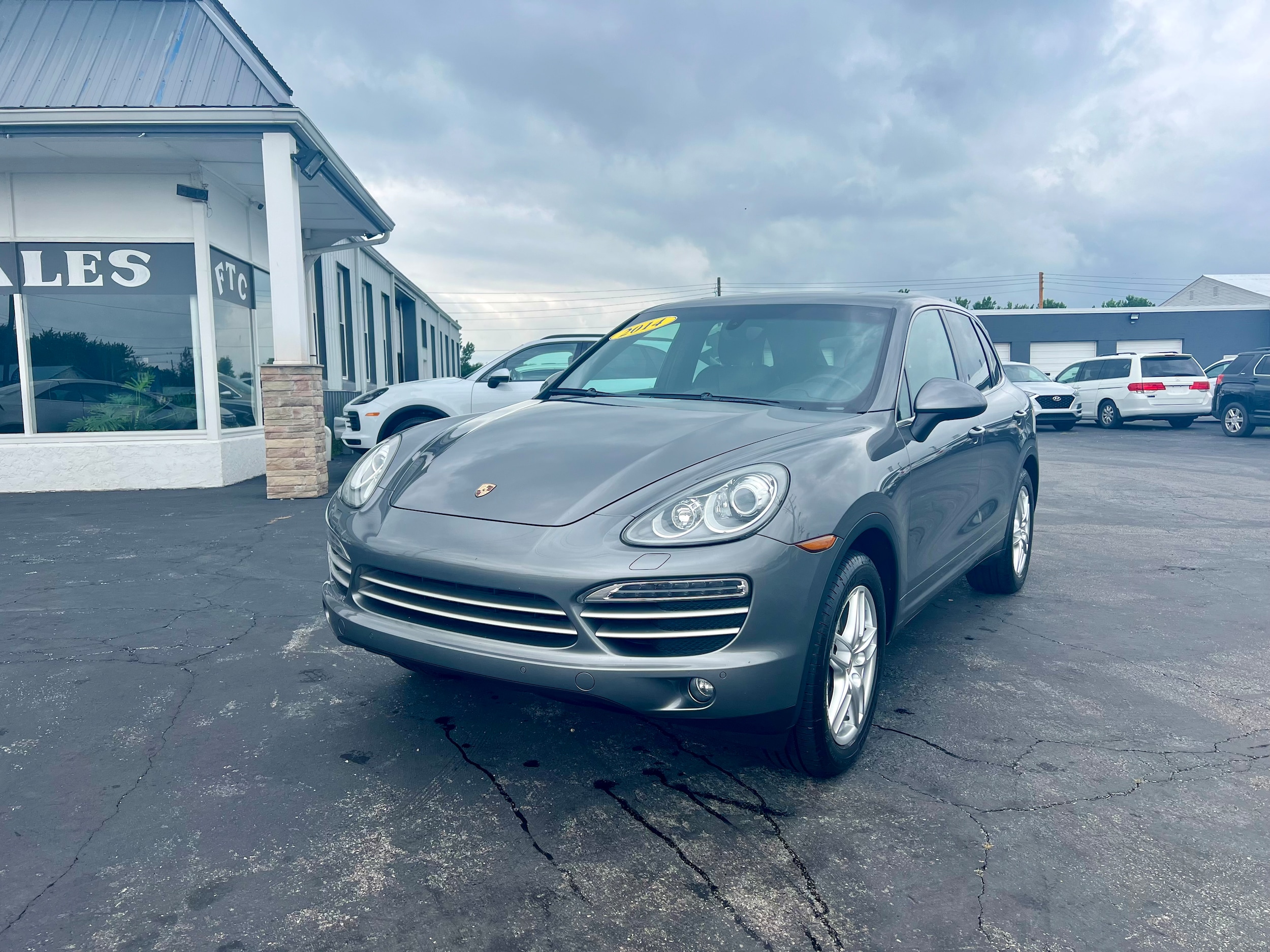 2014 Porsche Cayenne Platinum Edition's photo