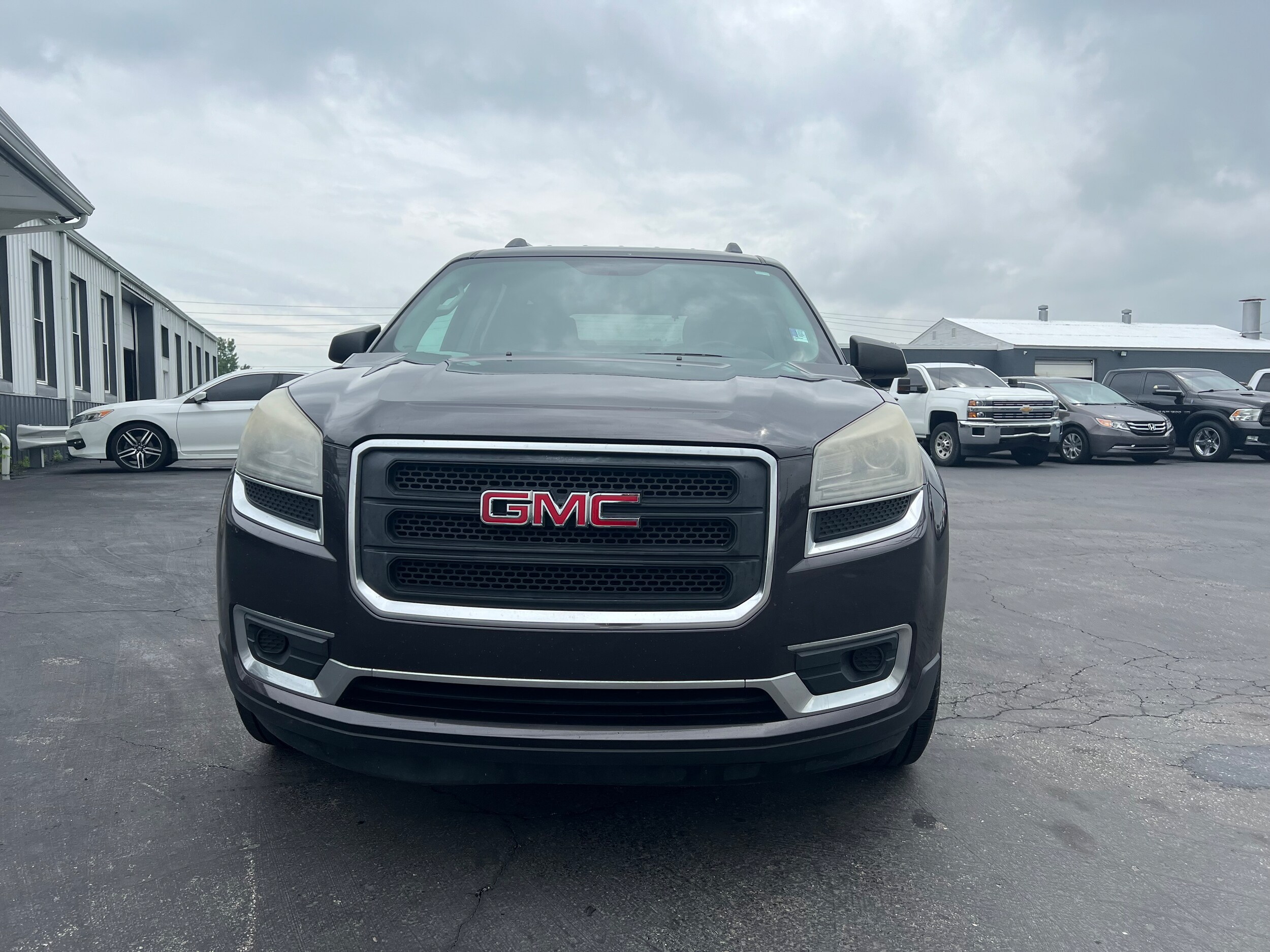 2013 Gmc Acadia SLE photo 2