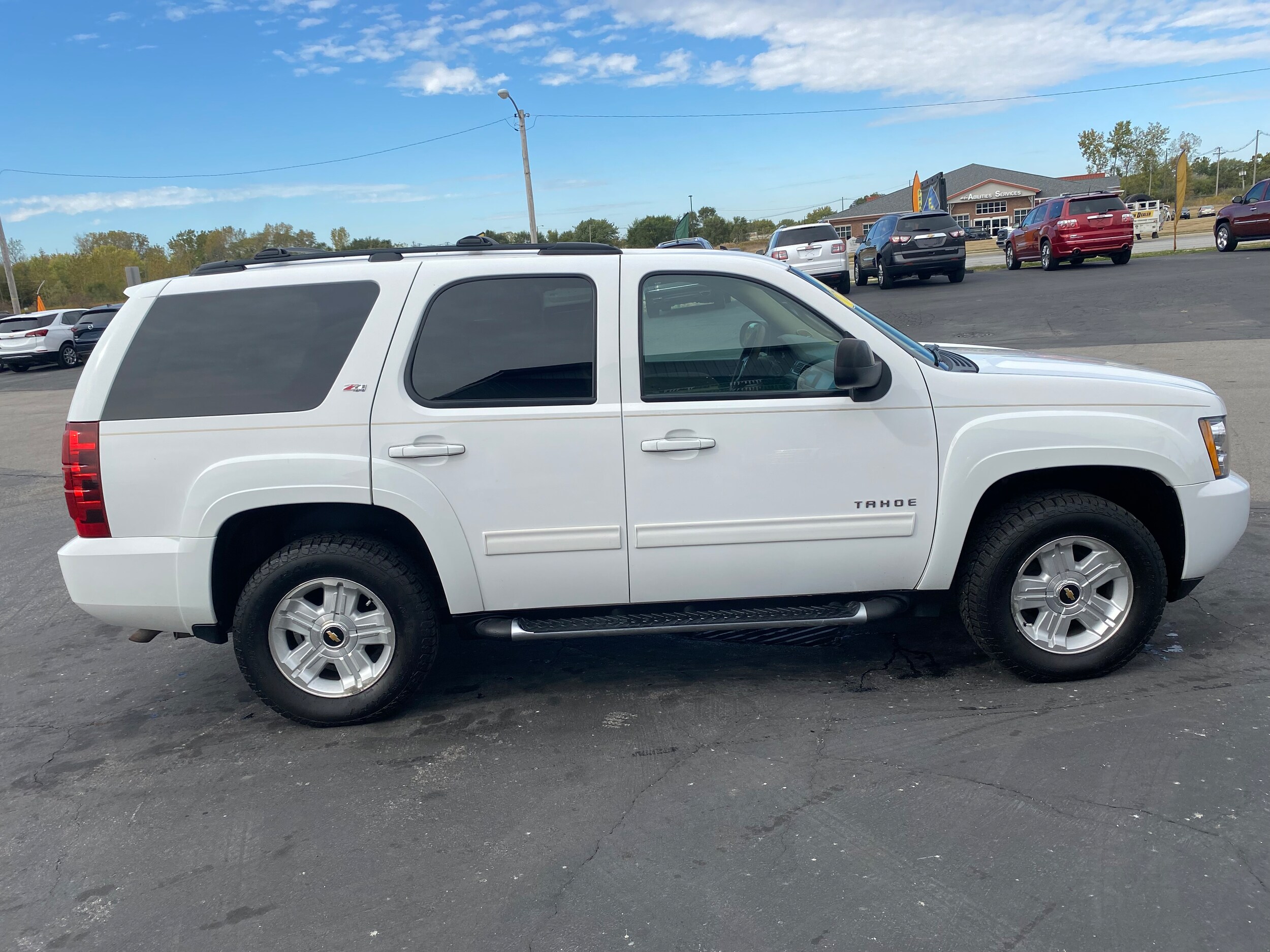 2011 Chevrolet Tahoe LT photo 2