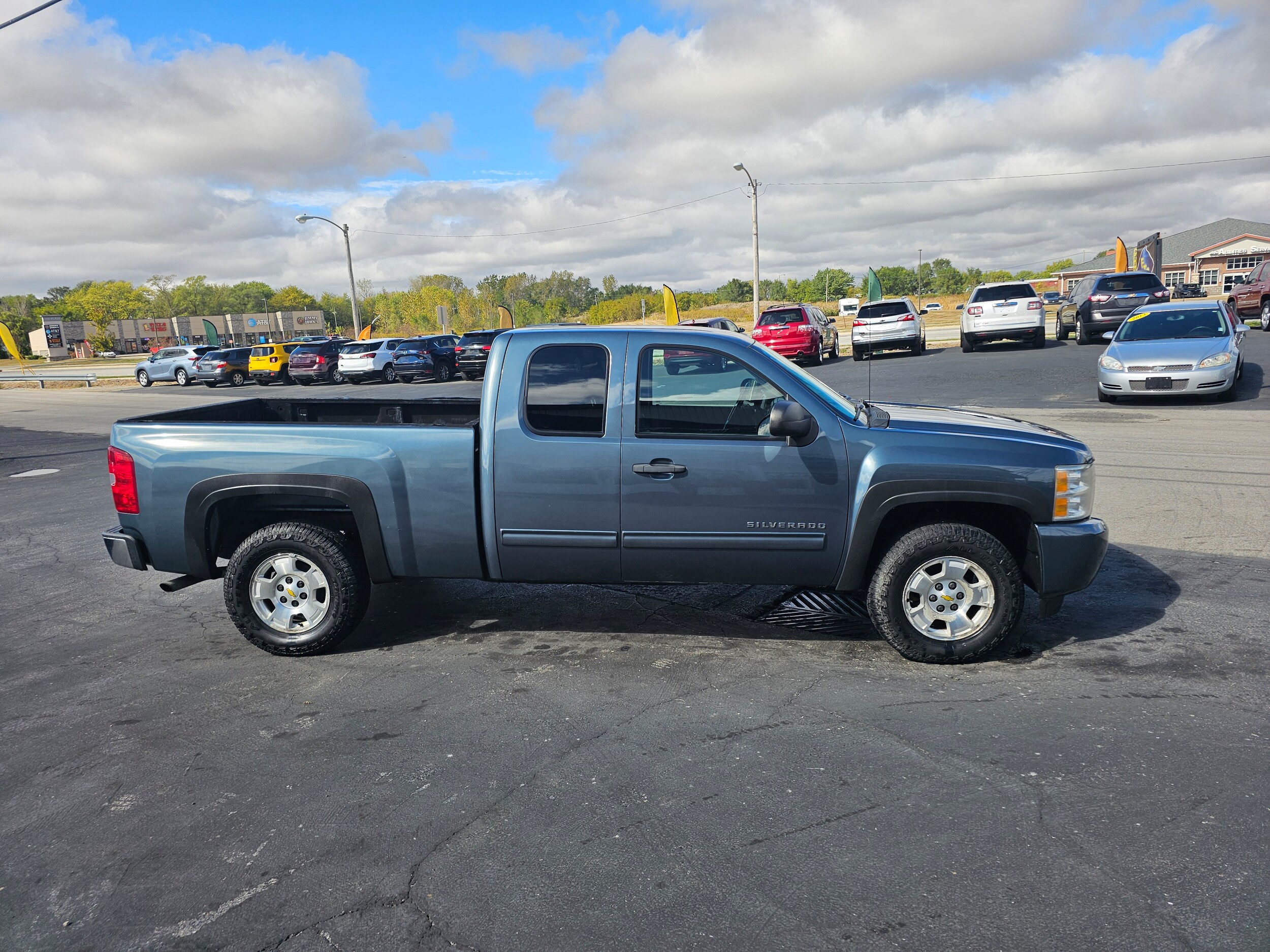 2010 Chevrolet Silverado 1500 LT photo 3