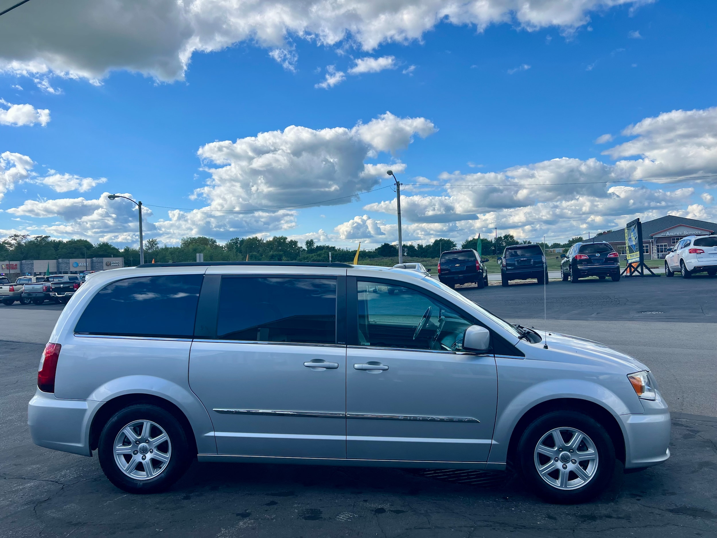 2012 Chrysler Town & Country Touring photo 4