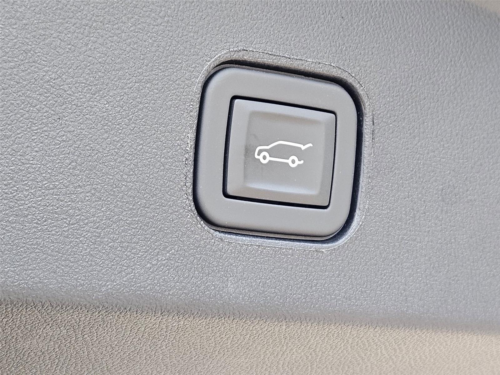 2025 Cadillac LYRIQ Luxury 1 - Photo 28