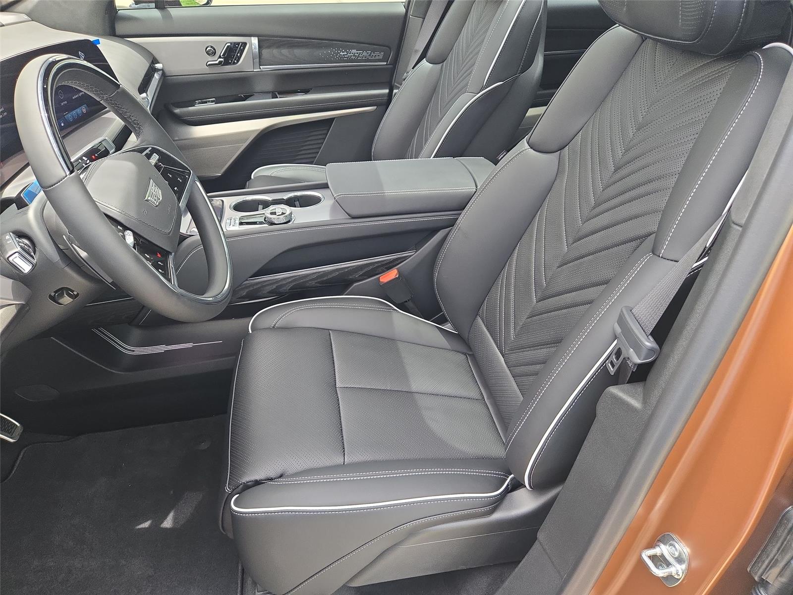 2027 Cadillac VISTIQ Platinum - Photo 11