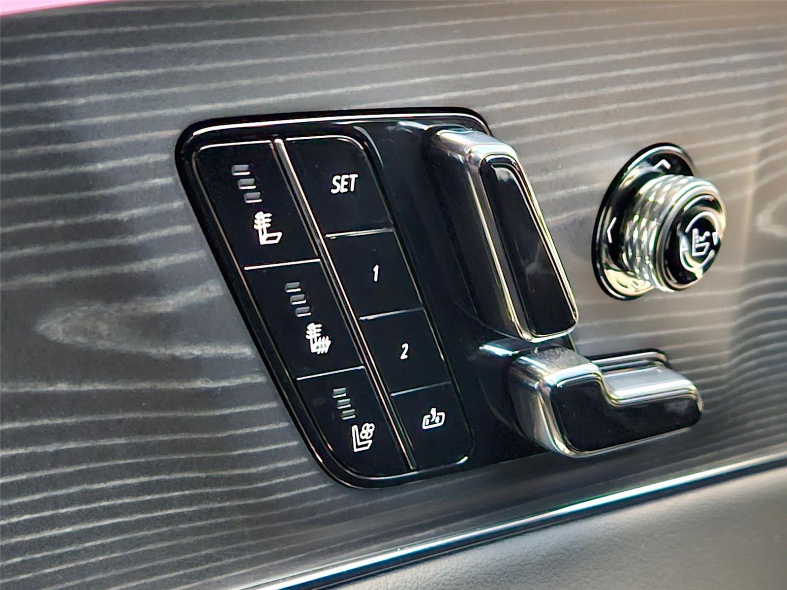 2025 Cadillac LYRIQ Luxury 2 - Photo 25