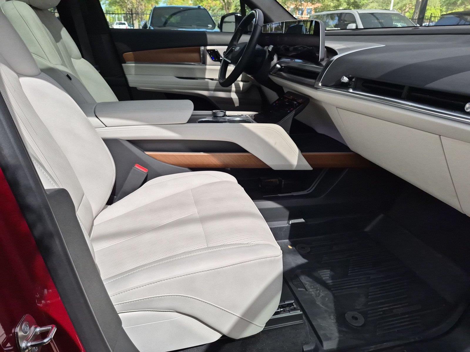2026 Cadillac VISTIQ Sport - Photo 27