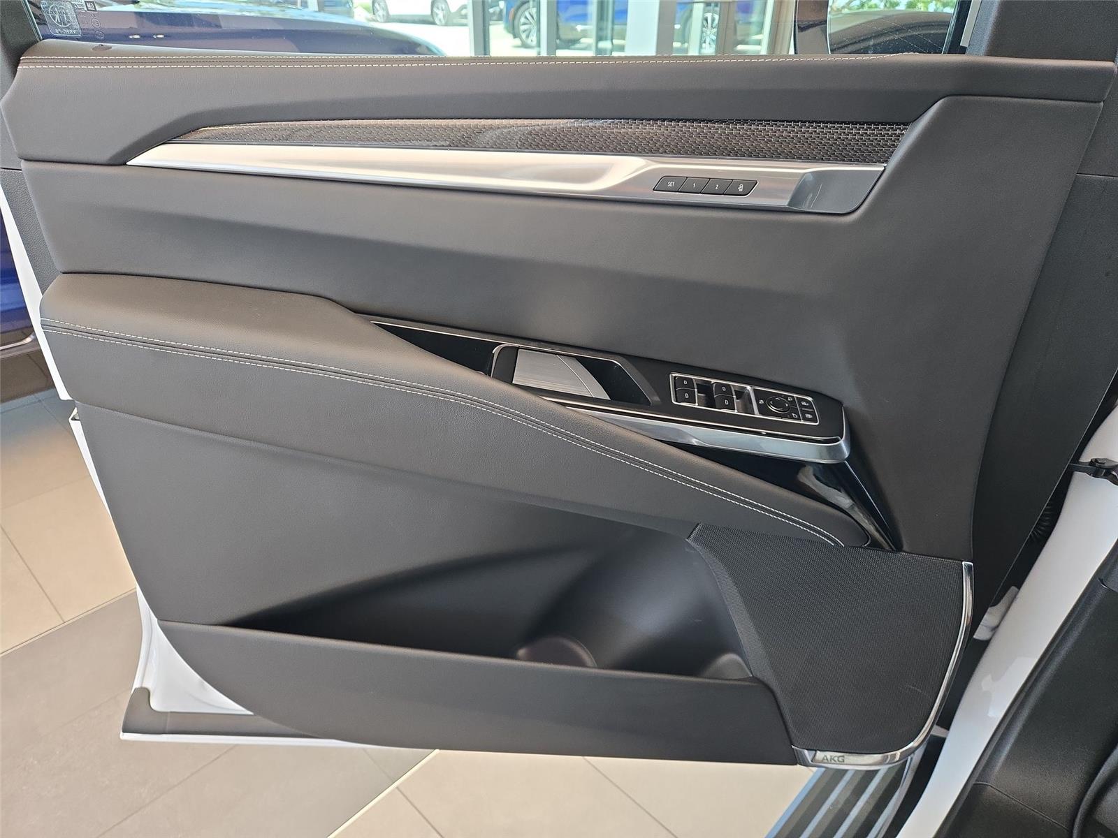 2026 Cadillac Escalade V-Series - Photo 25
