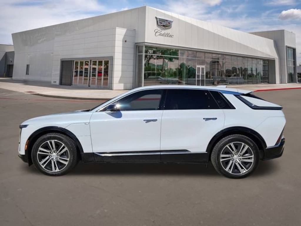 New 2026 CADILLAC LYRIQ Luxury SUV