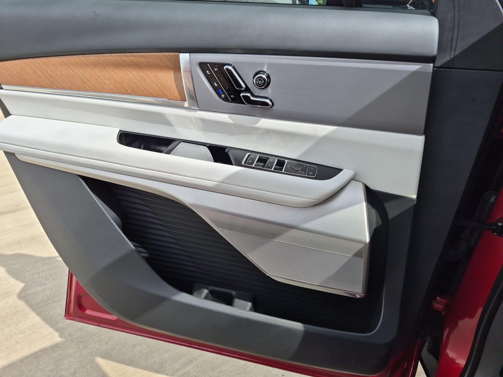 2026 Cadillac VISTIQ Sport - Photo 23