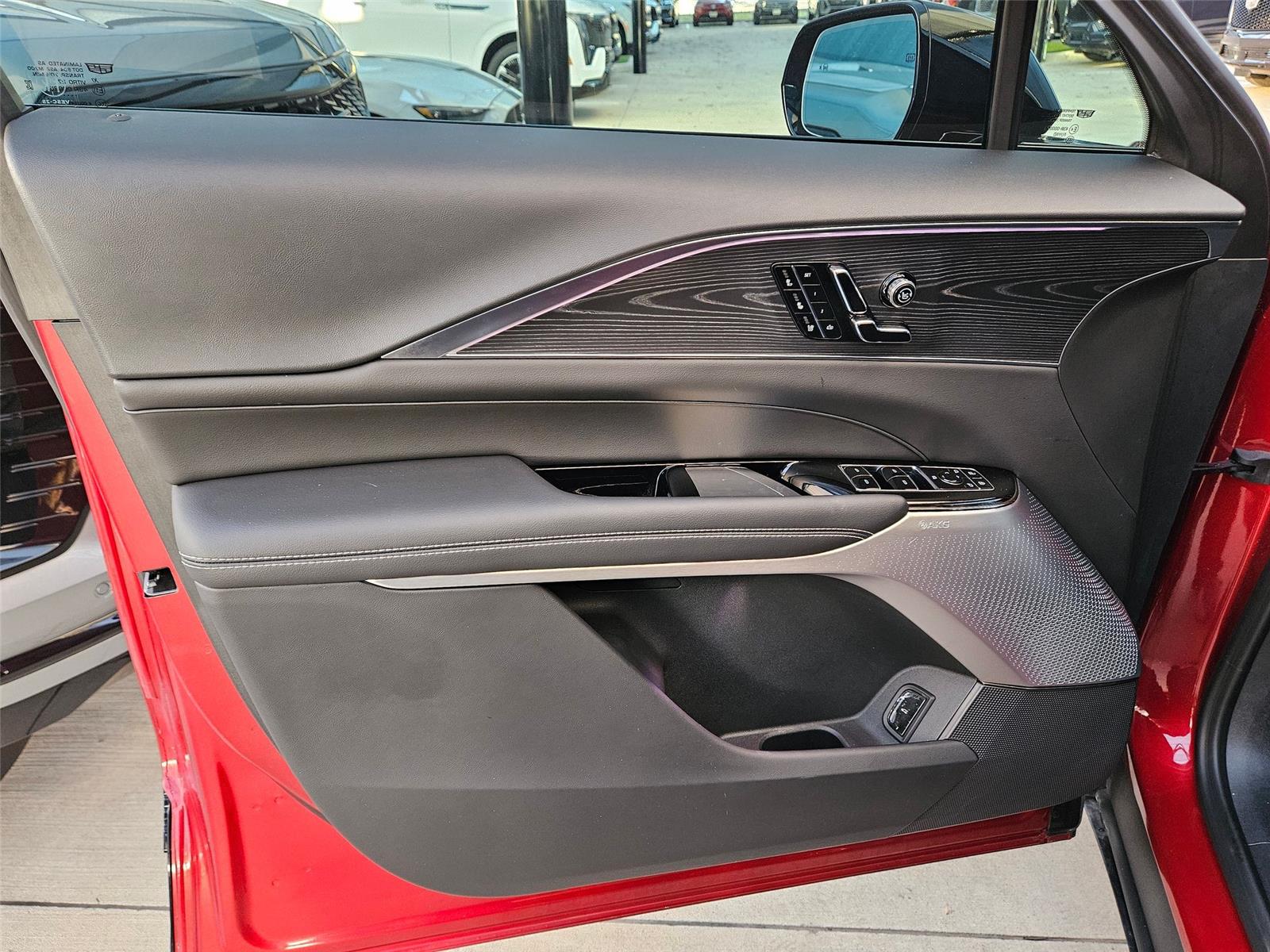 2025 Cadillac LYRIQ Luxury 2 - Photo 23