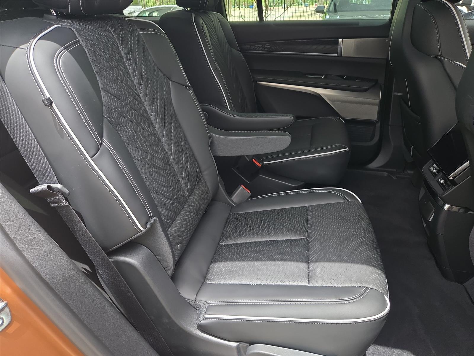 2027 Cadillac VISTIQ Platinum - Photo 28