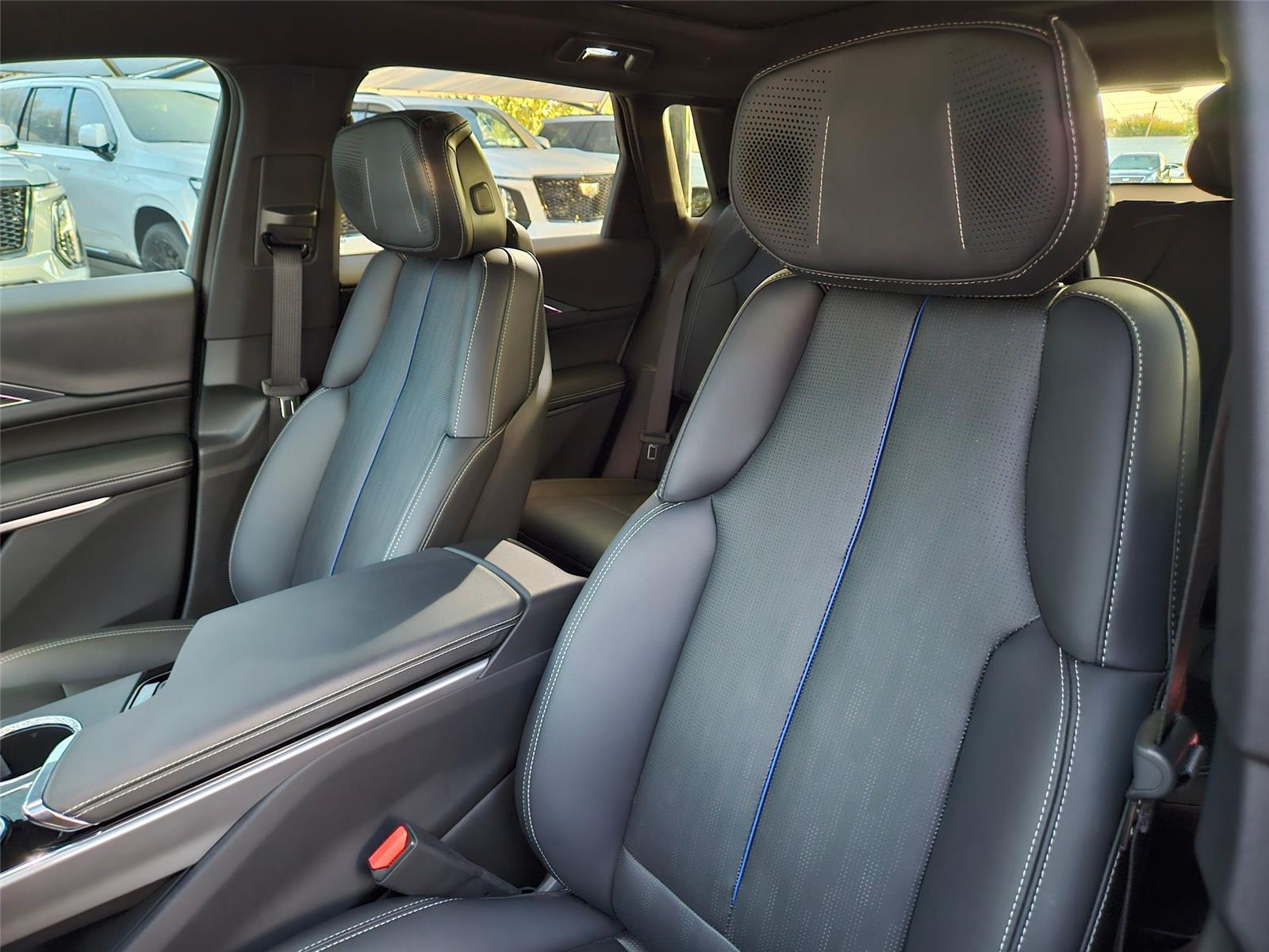 2025 Cadillac LYRIQ Luxury 2 - Photo 11