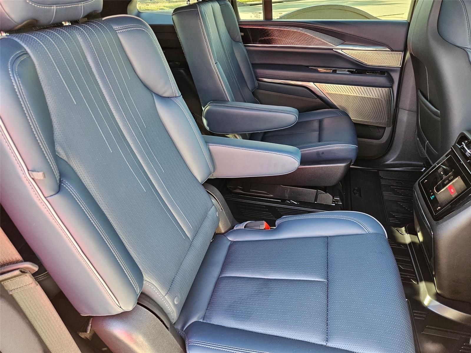 2025 Cadillac Escalade IQ Sport 2 - Photo 29