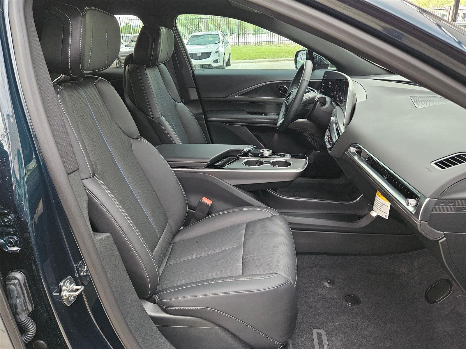 2025 Cadillac LYRIQ Luxury 1 - Photo 26