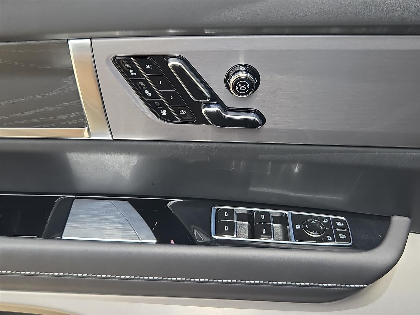 2027 Cadillac VISTIQ Platinum - Photo 24