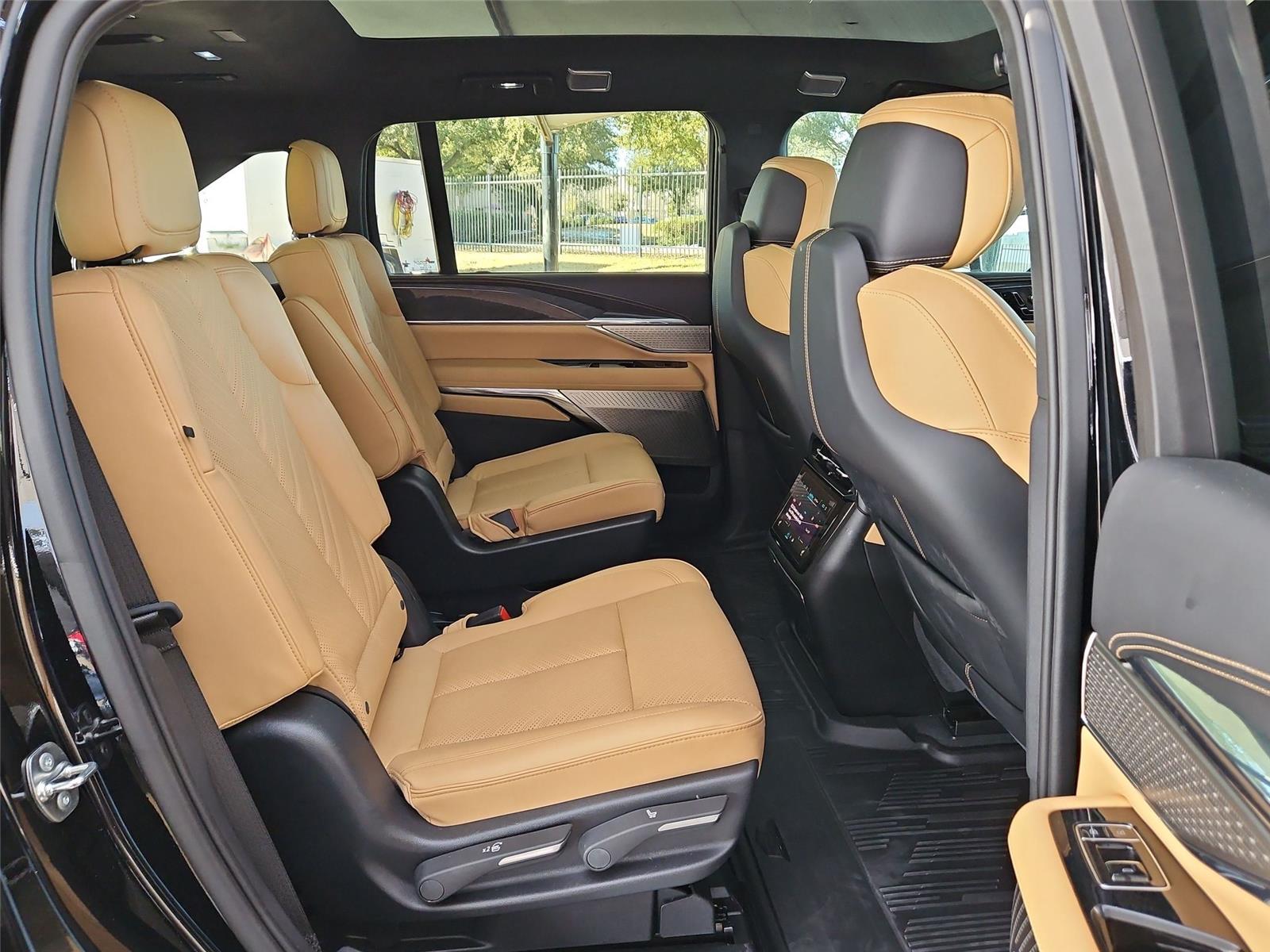 2025 Cadillac Escalade IQ Sport 2 - Photo 20
