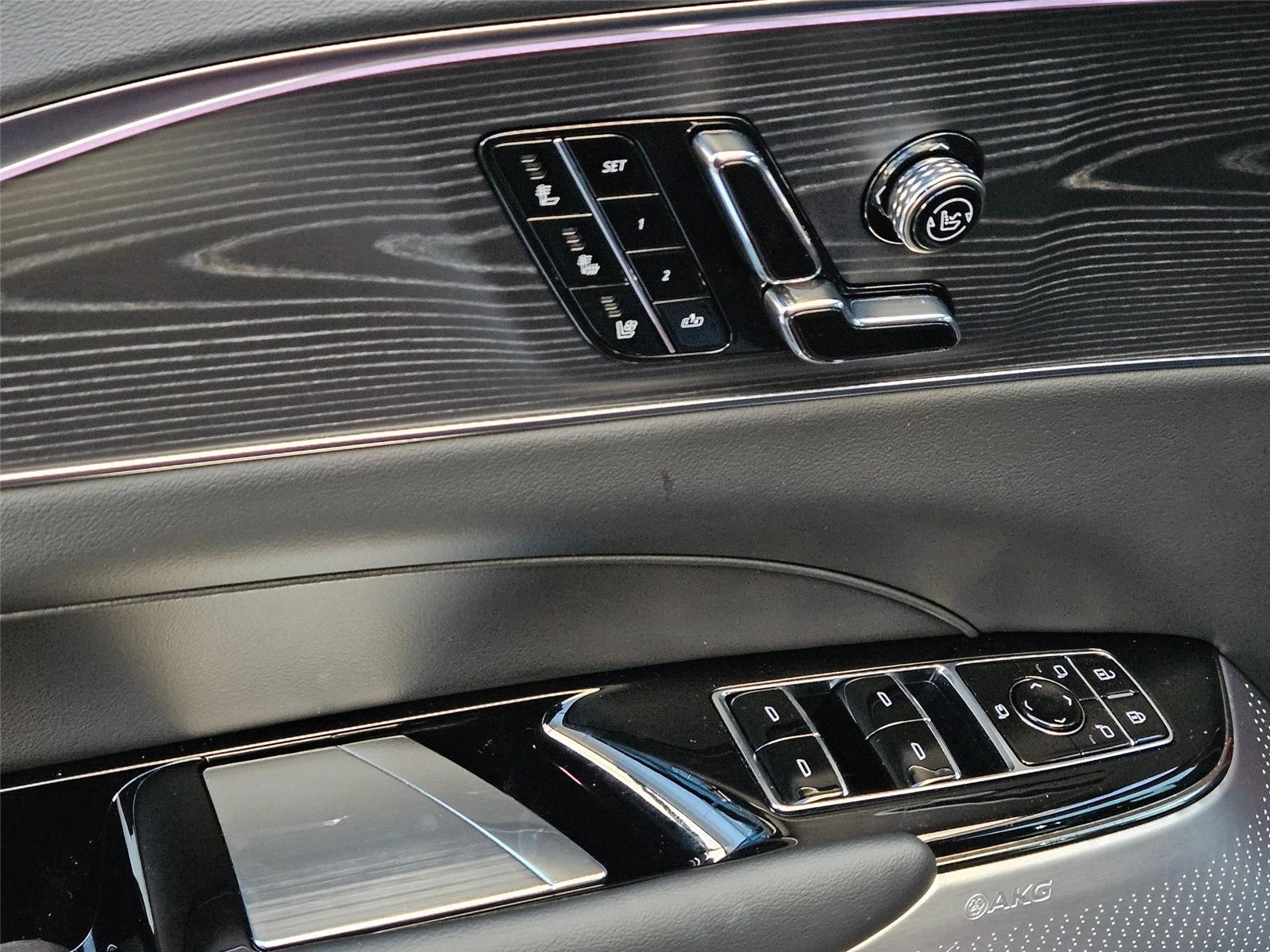 2025 Cadillac LYRIQ Luxury 2 - Photo 24