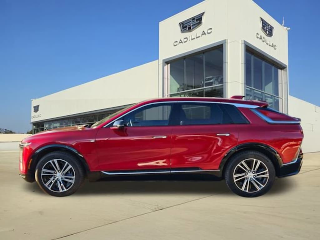 New 2025 CADILLAC LYRIQ Luxury 2 SUV