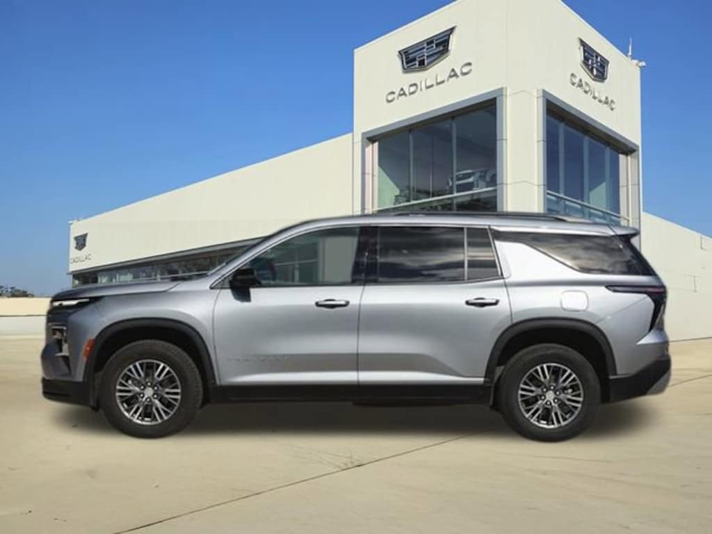 Used 2024 Chevrolet Traverse LT SUV