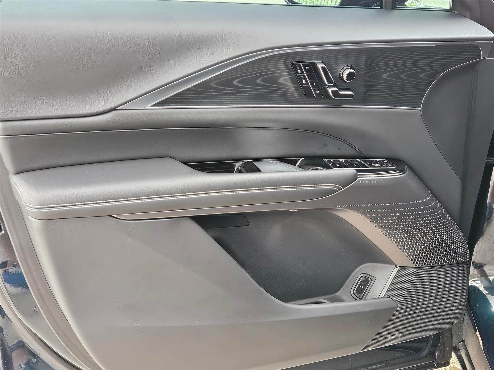 2025 Cadillac LYRIQ Luxury 1 - Photo 22
