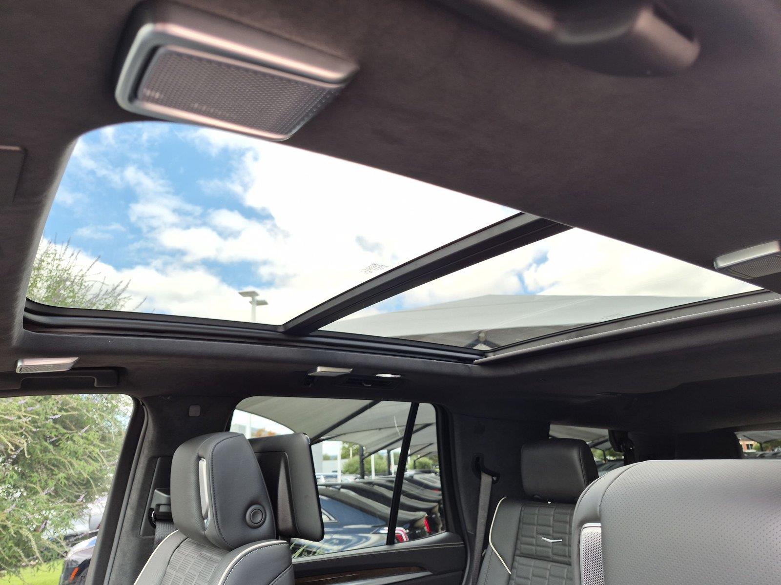 2026 Cadillac Escalade Platinum Sport - Photo 9