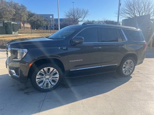 2021 GMC Yukon SLT's photo