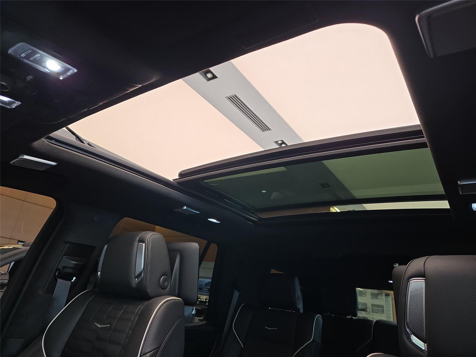 2026 Cadillac Escalade V-Series - Photo 9