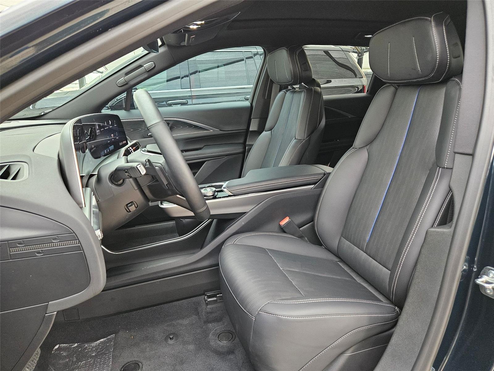 2025 Cadillac LYRIQ Luxury 1 - Photo 24