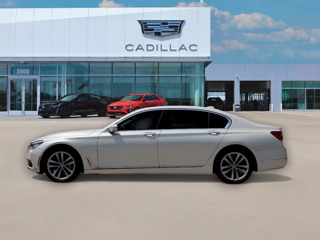 2019 Bmw 750i Sedan photo 2