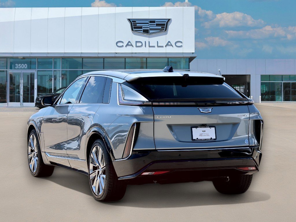 2025 Cadillac Lyriq Luxury photo 2
