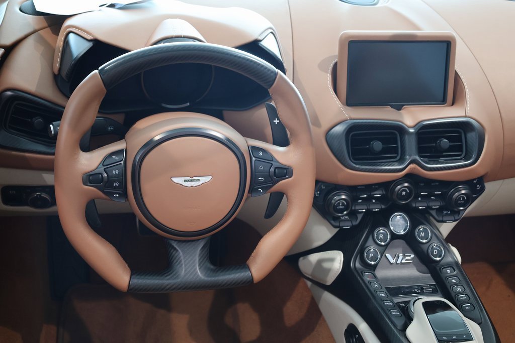 2023 Aston Martin V12 Vantage photo 3