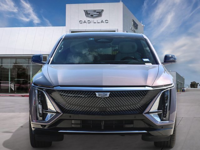 2024 Cadillac Lyriq Luxury photo 2