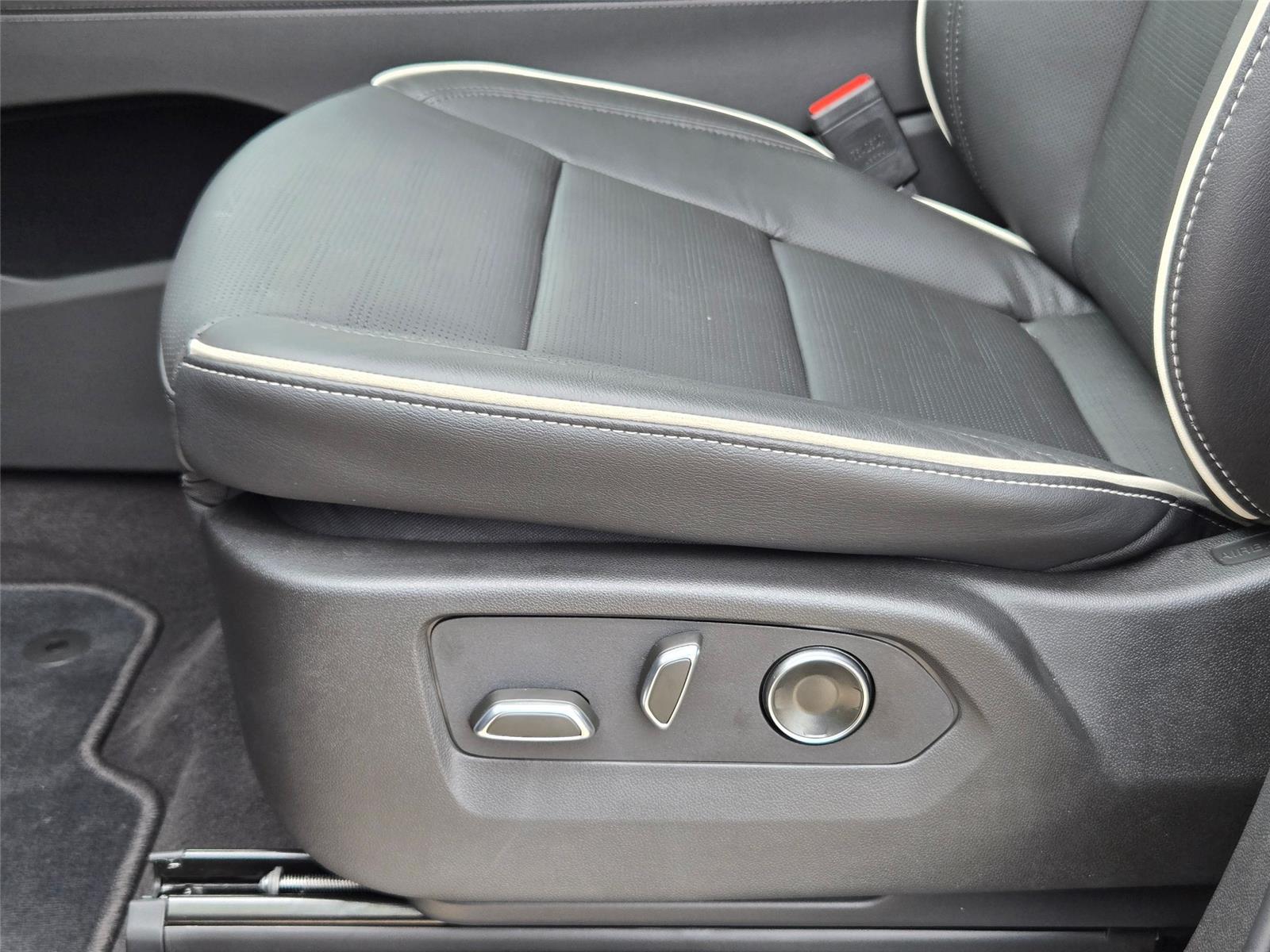 2026 Cadillac Escalade Luxury - Photo 28