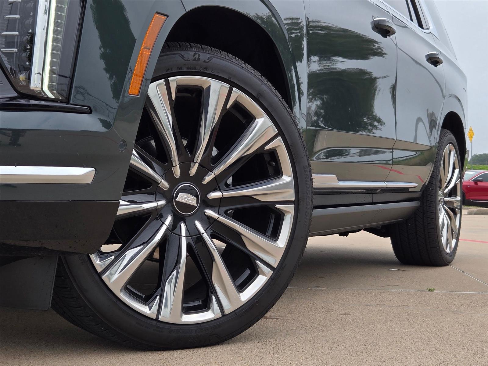 2026 Cadillac Escalade Luxury - Photo 8