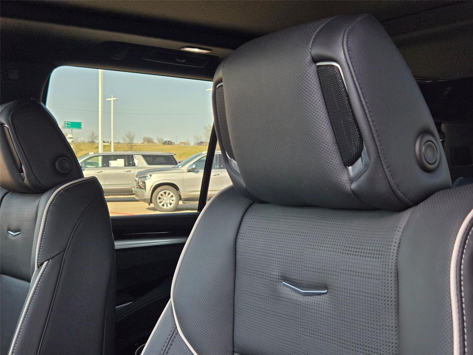 2026 Cadillac Escalade Luxury - Photo 12