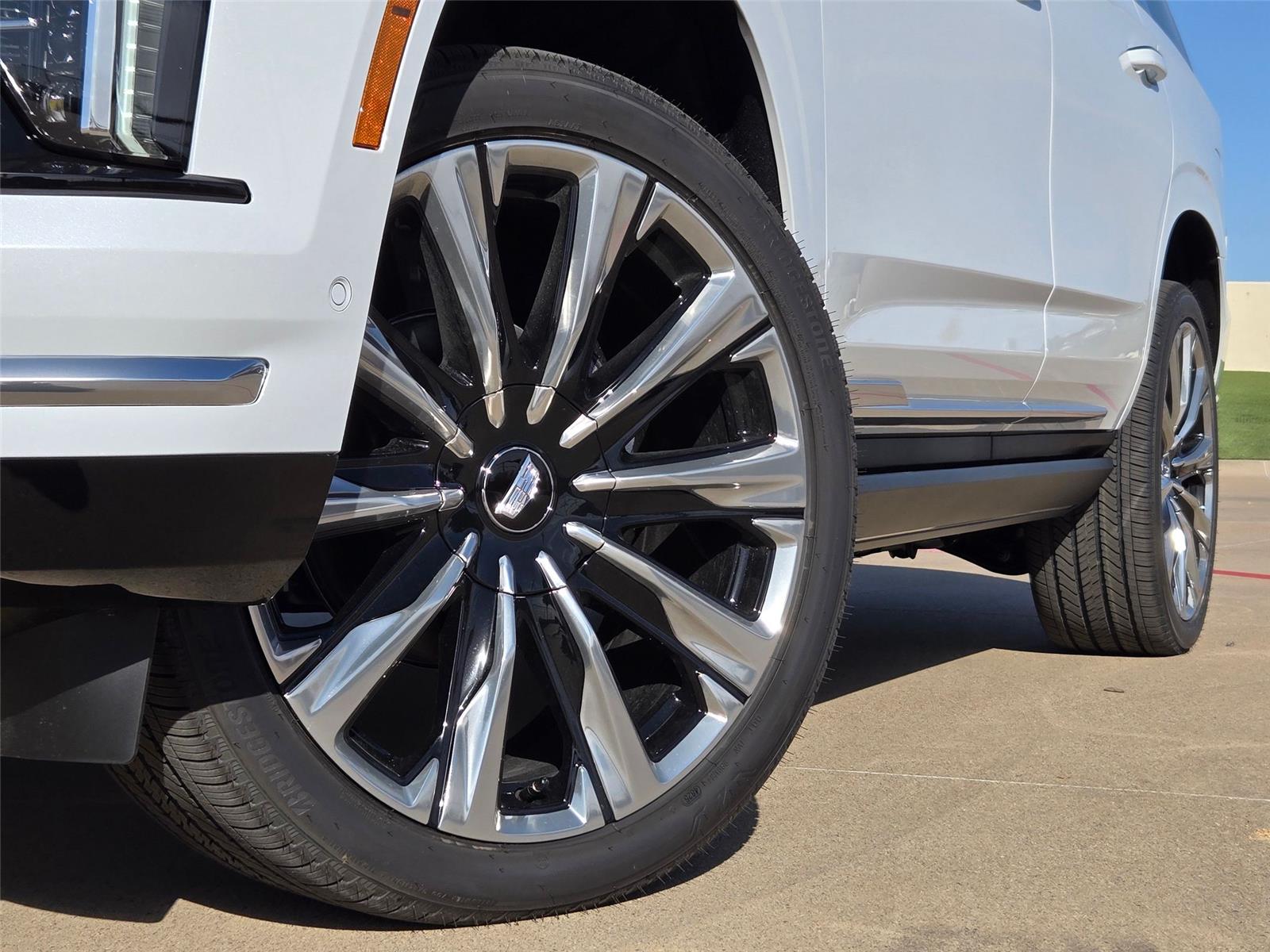 2026 Cadillac Escalade Luxury - Photo 8