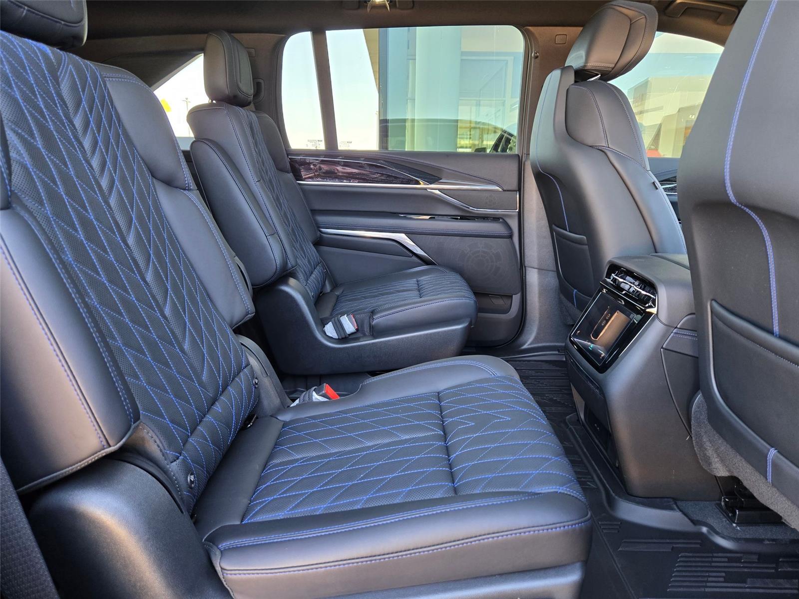 2026 Cadillac Escalade IQ Luxury - Photo 30