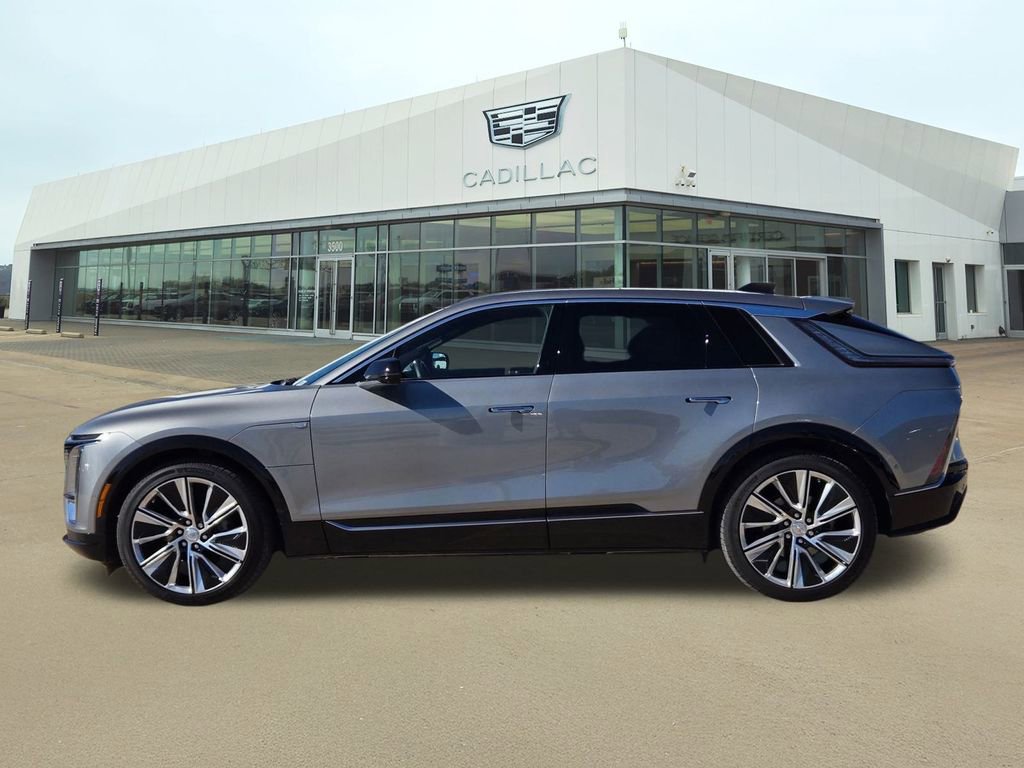 2024 Cadillac Lyriq Luxury photo 3