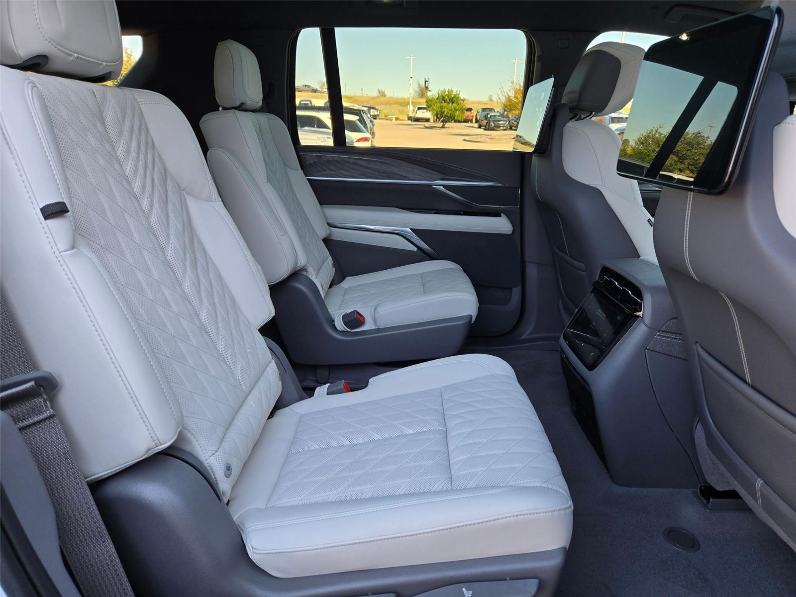 2026 Cadillac Escalade IQL Luxury - Photo 30