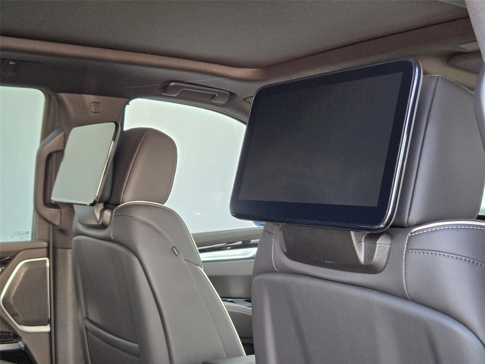2026 Cadillac Escalade Sport - Photo 31